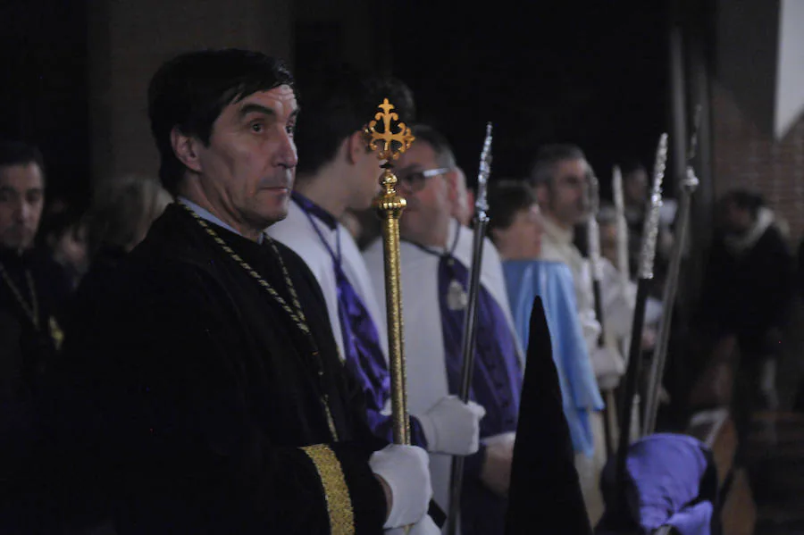 El primer acto de la Semana Santa de Valladolid, el traslado del Yacente de Gregorio Fernández desde San Lorenzo a la iglesia de San Joaquín y Santa Ana, no se pudo completar porque la lluvia desaconsejó el traslado. 