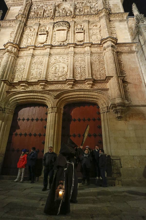 Fotos: Procesión del Sábado Santo del Cristo de la Humildad en Salamanca