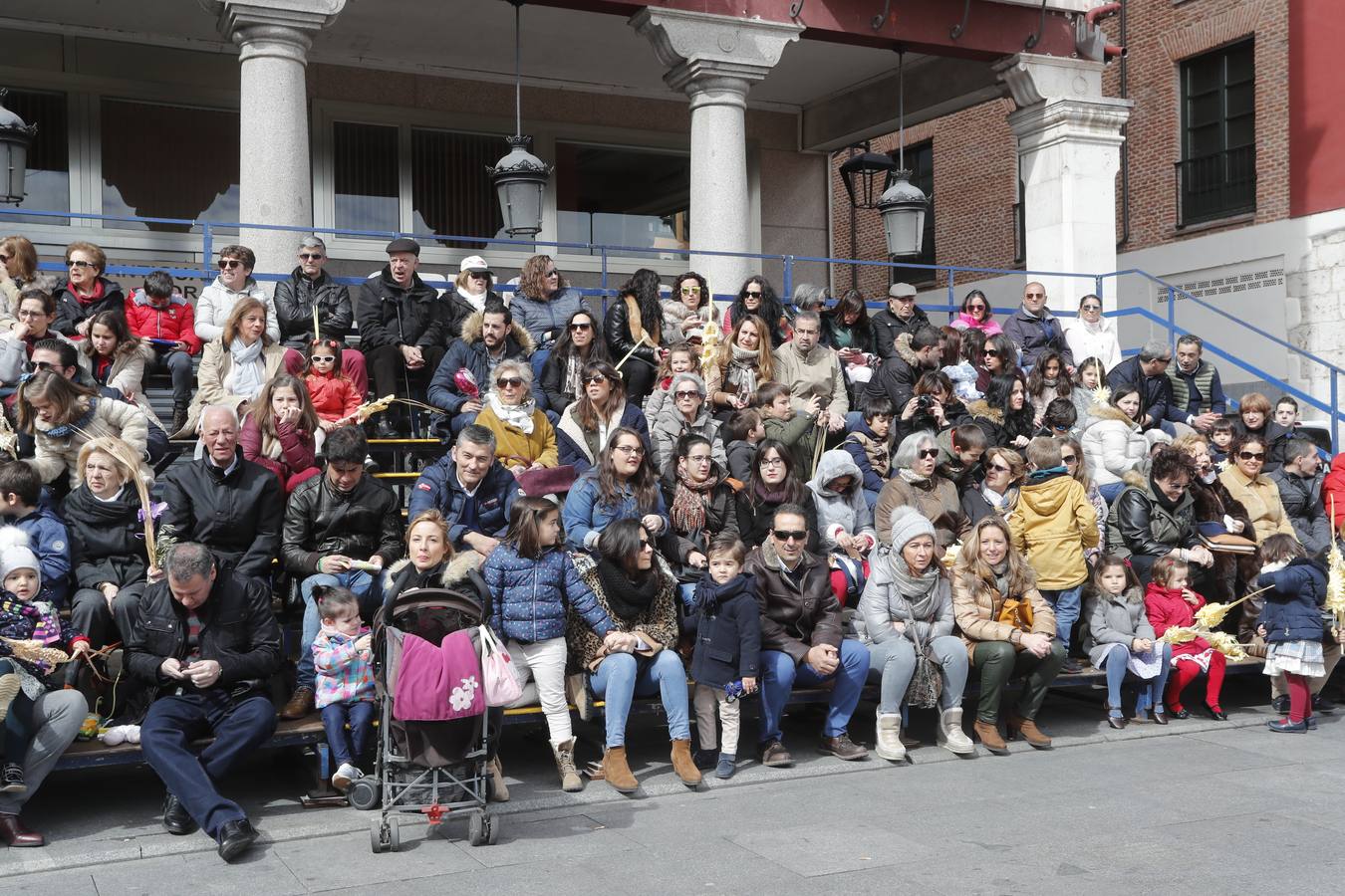 Fotos: Público en la Procesión del Domingo de Ramos en Valladolid (2/2)