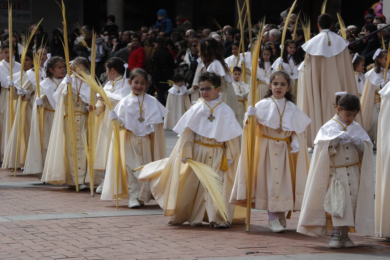 Fotos: Público en la Procesión del Domingo de Ramos en Valladolid (2/2)