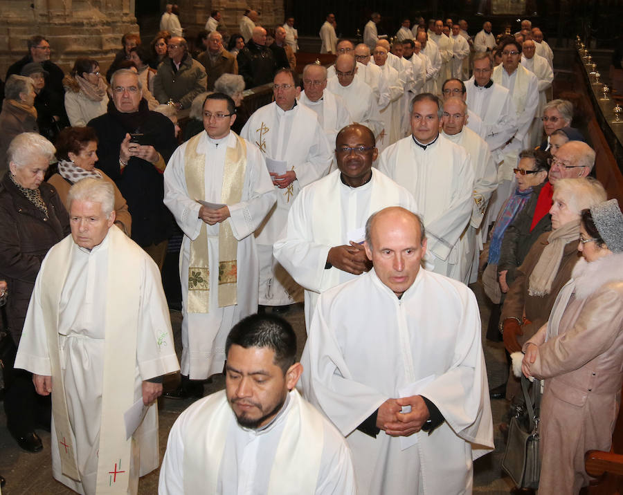 Fotos: Misa Crismal en el altar mayor de la Catedral de Segovia