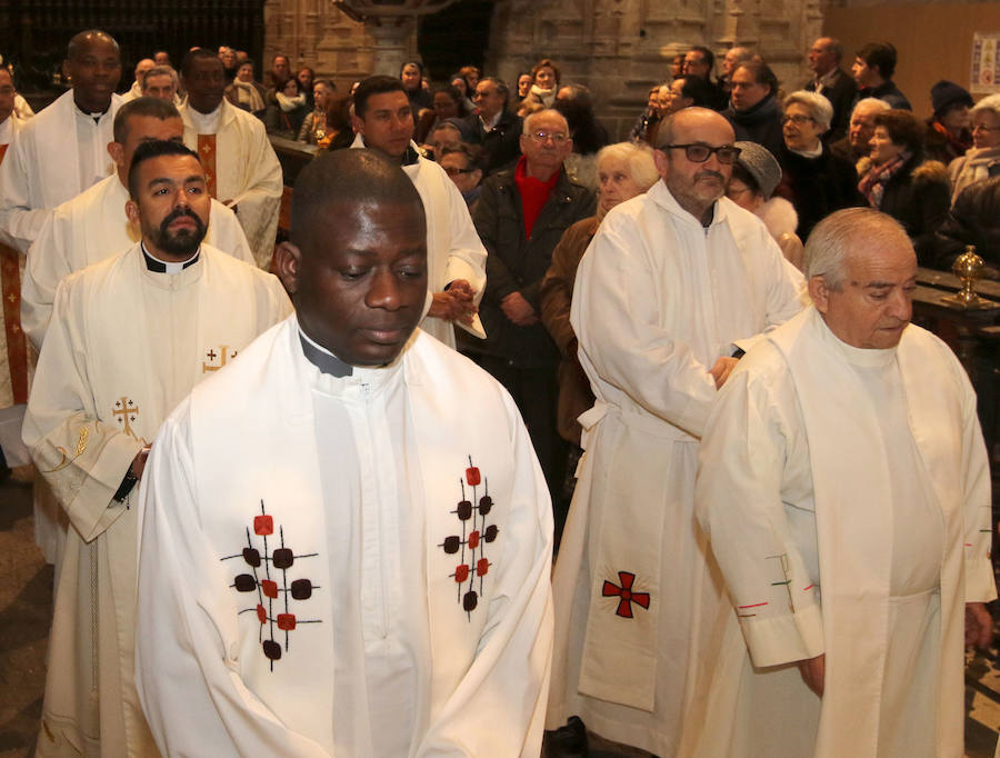 Fotos: Misa Crismal en el altar mayor de la Catedral de Segovia