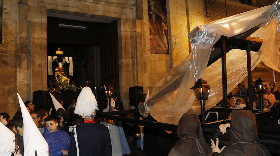 Fotos: Procesión de las Cinco Llagas en Palencia