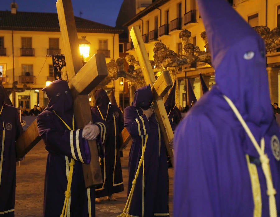 Fotos: Procesión de las Cinco Llagas en Palencia