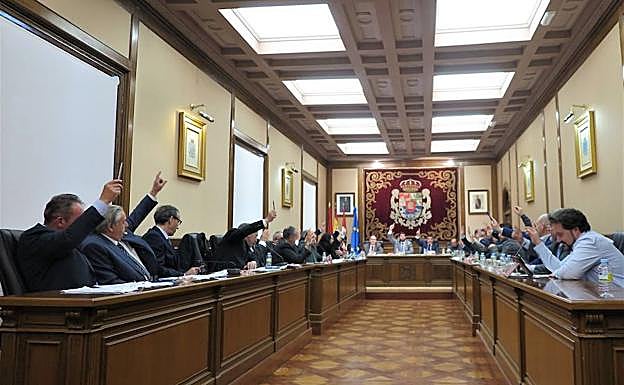 Pleno en la Diputación provincial de Ávila.