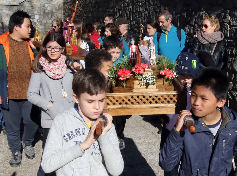 Fotos: Procesión de la Pasión de Jesucristo por los niños de la parroquia de San José