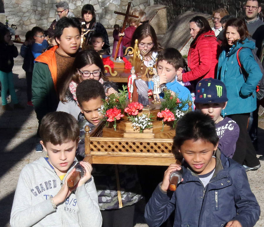 Fotos: Procesión de la Pasión de Jesucristo por los niños de la parroquia de San José