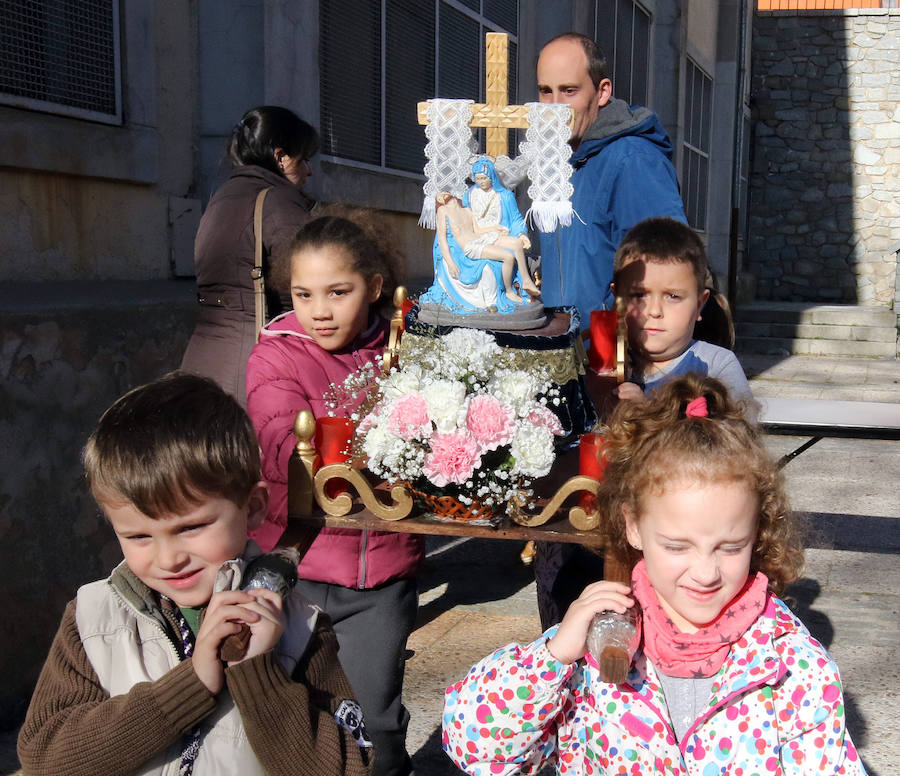 Fotos: Procesión de la Pasión de Jesucristo por los niños de la parroquia de San José