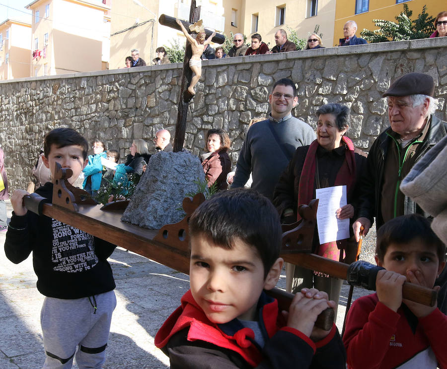 Fotos: Procesión de la Pasión de Jesucristo por los niños de la parroquia de San José