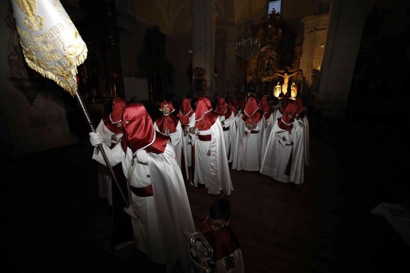 Fotos: Procesión de la Cofradía del Santo Cristo de la Buena Muerte en Peñafiel