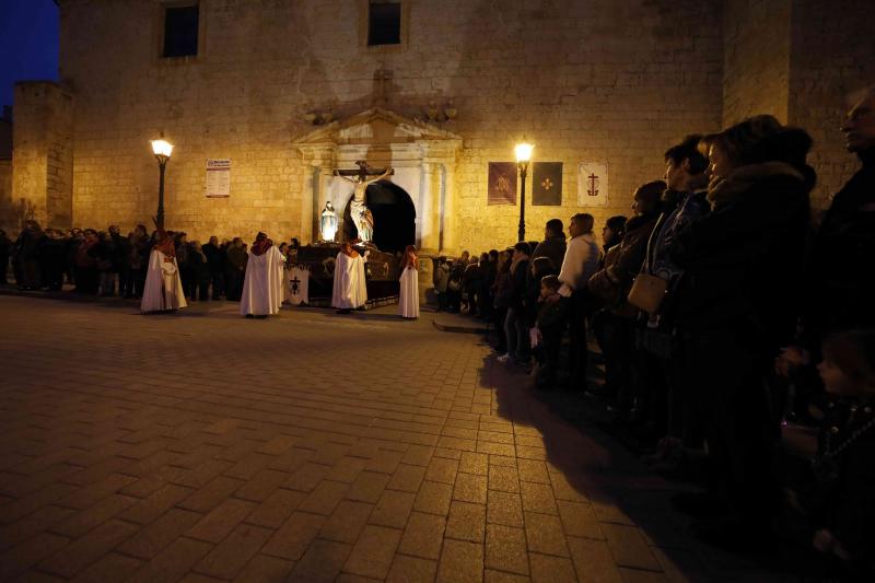 Fotos: Procesión de la Cofradía del Santo Cristo de la Buena Muerte en Peñafiel