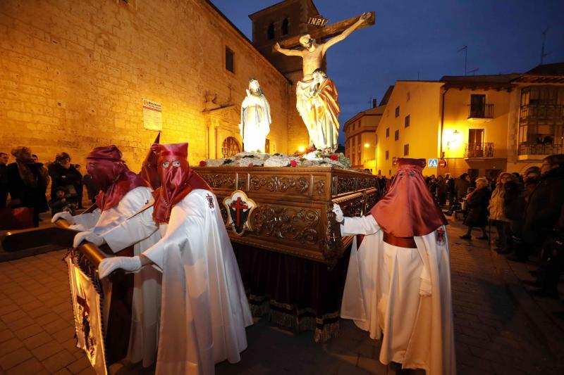 Fotos: Procesión de la Cofradía del Santo Cristo de la Buena Muerte en Peñafiel