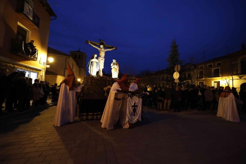 Fotos: Procesión de la Cofradía del Santo Cristo de la Buena Muerte en Peñafiel