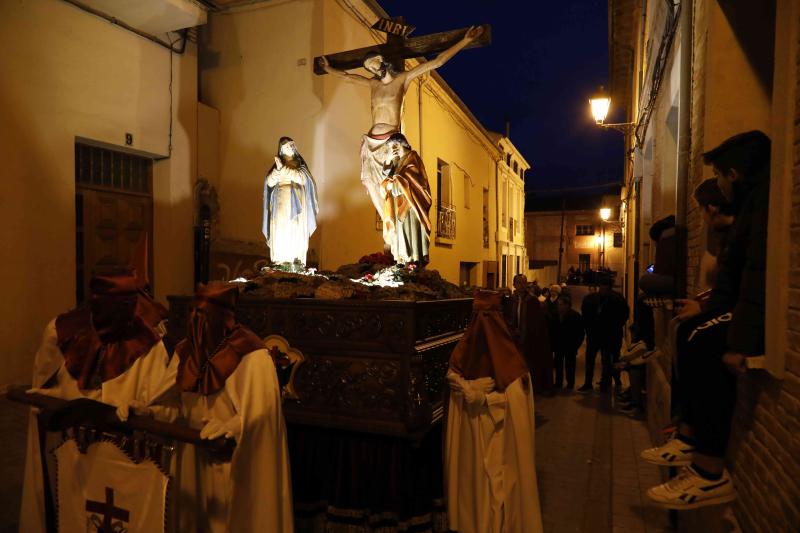 Fotos: Procesión de la Cofradía del Santo Cristo de la Buena Muerte en Peñafiel