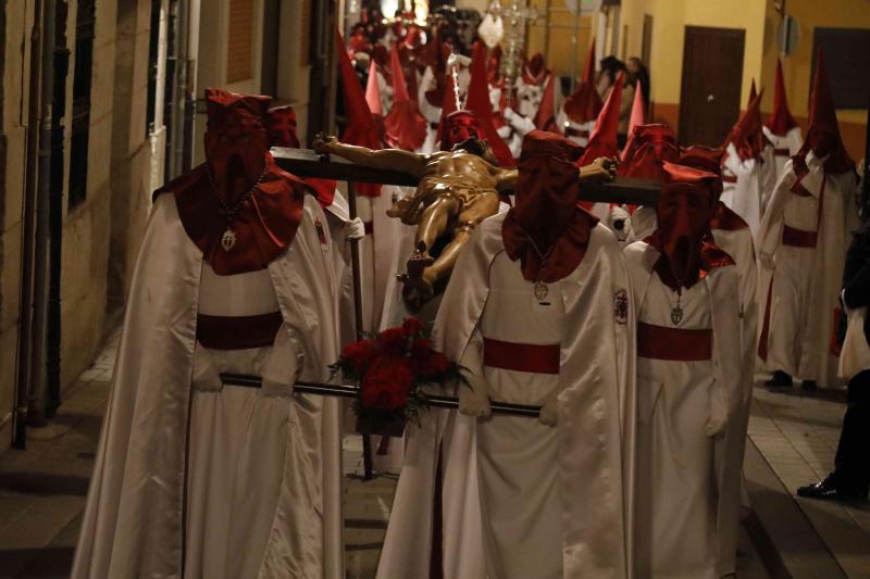Fotos: Procesión de la Cofradía del Santo Cristo de la Buena Muerte en Peñafiel