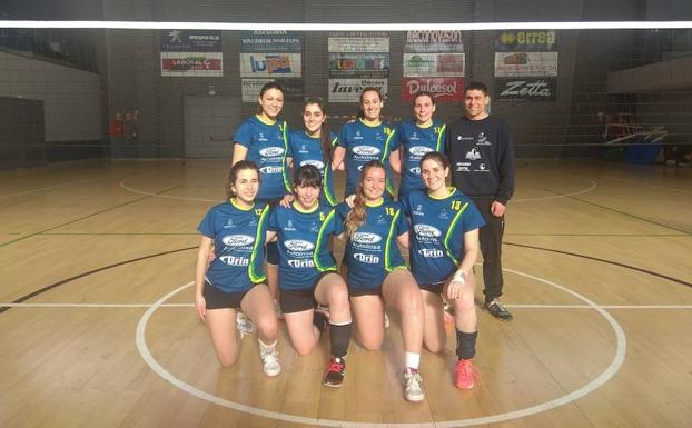 Integrantes del equipo femenino del Segovoley.