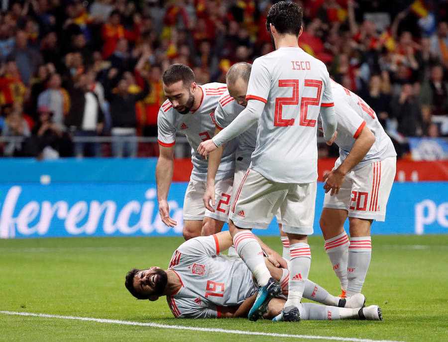 La selección que dirige Julen Lopetegui apabulló a Argentina en su estreno en el Wanda Metropolitano (6-1) con un 'hat-trick' de Isco y tantos de Diego Costa, Thiago y Aspas.