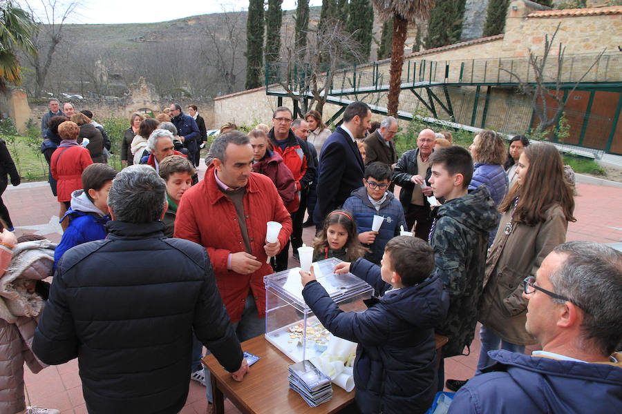 Fotos: Vía crucis en la huerta de los padres carmelitas