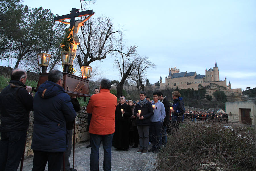 Fotos: Vía crucis en la huerta de los padres carmelitas