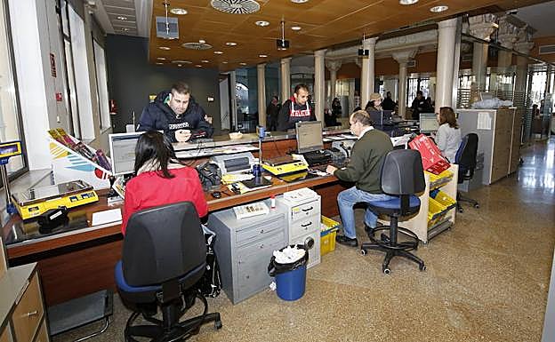 Oficina de Correos en Palencia. 