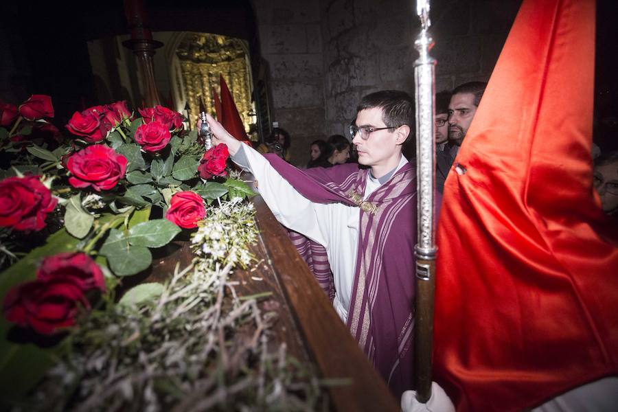 La Cofradía de las Siete Palabras ha alumbrado a su talla titular, el Santísimo Cristo de las Mercedes (Pompeyo Leoni, segunda mitad Siglo XVI)