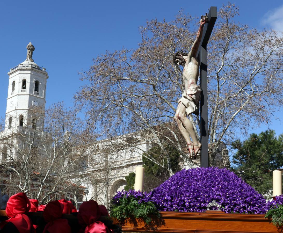 El paso de Gregorio Fernández salió a hombros a las once del Palacio de Santa Cruz para recorrer el centro de la ciudad 