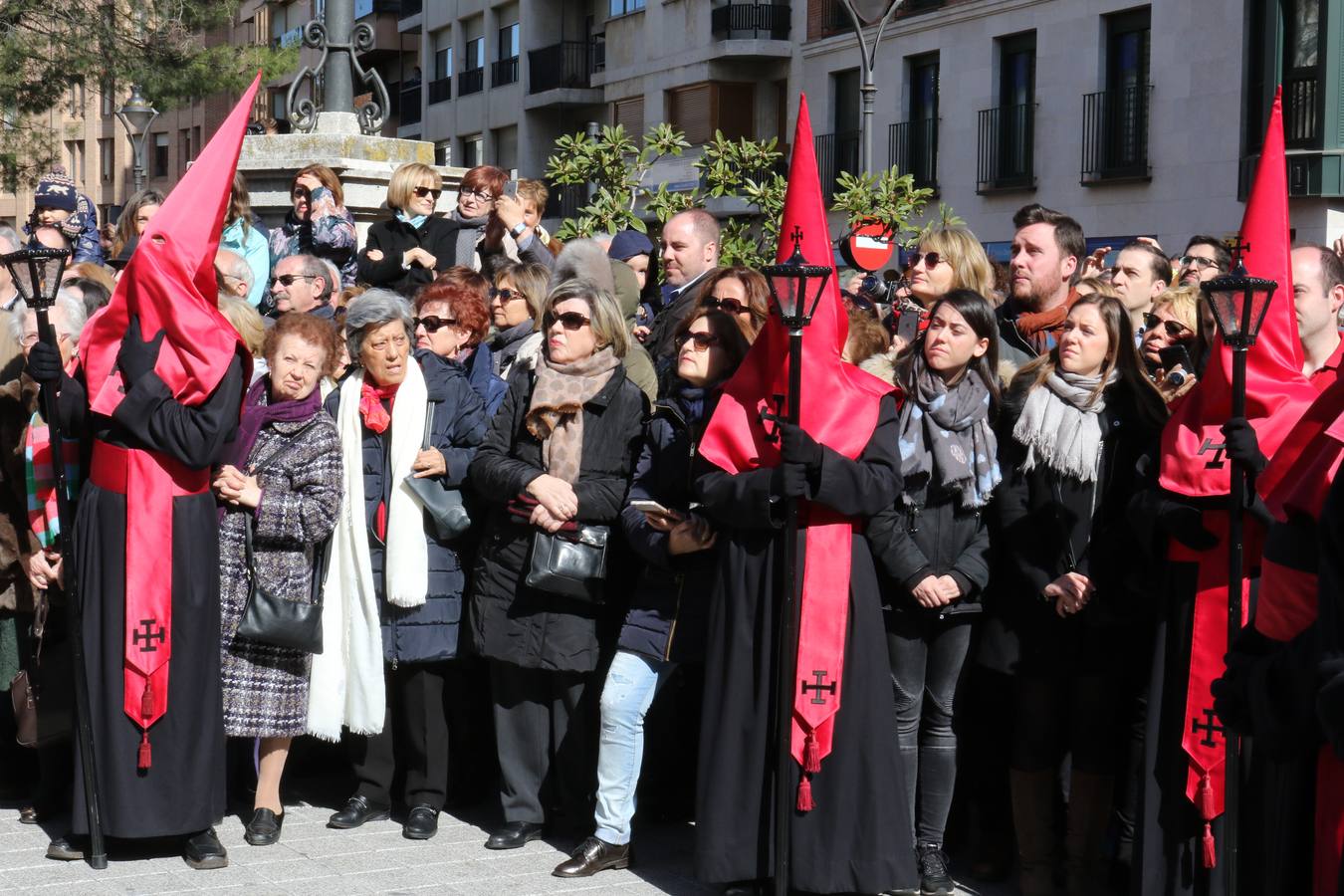 El paso de Gregorio Fernández salió a hombros a las once del Palacio de Santa Cruz para recorrer el centro de la ciudad 