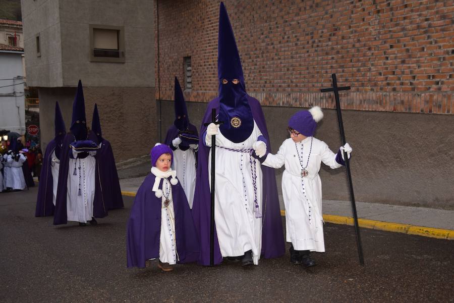 Fotos: La Procesión General sale con un recorrido más corto en Guardo