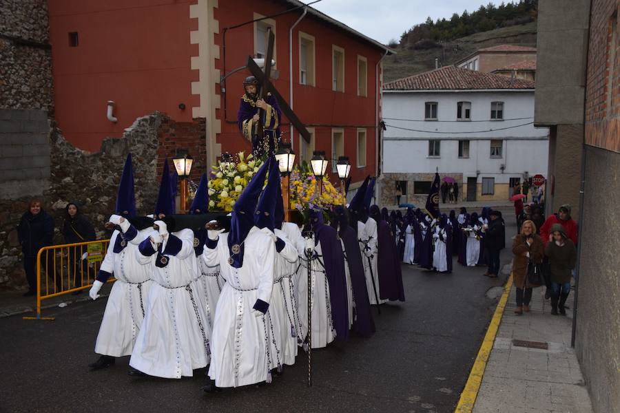 Fotos: La Procesión General sale con un recorrido más corto en Guardo