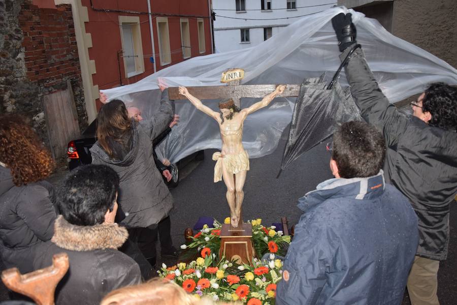 Fotos: La Procesión General sale con un recorrido más corto en Guardo