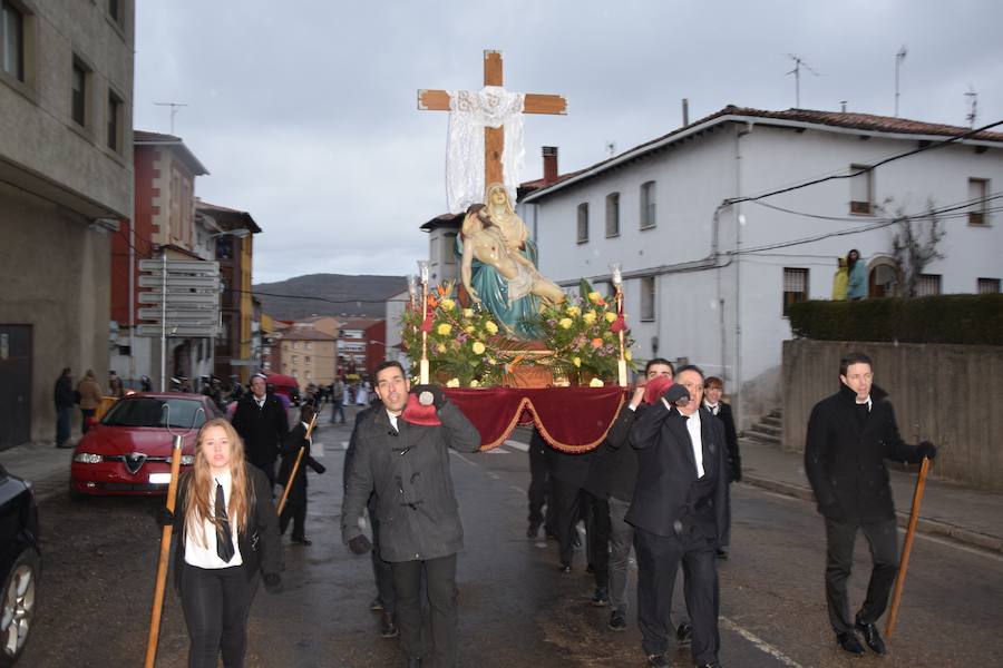 Fotos: La Procesión General sale con un recorrido más corto en Guardo