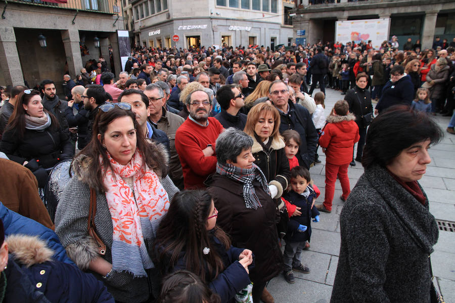 El buen tiempo deja desfilar 