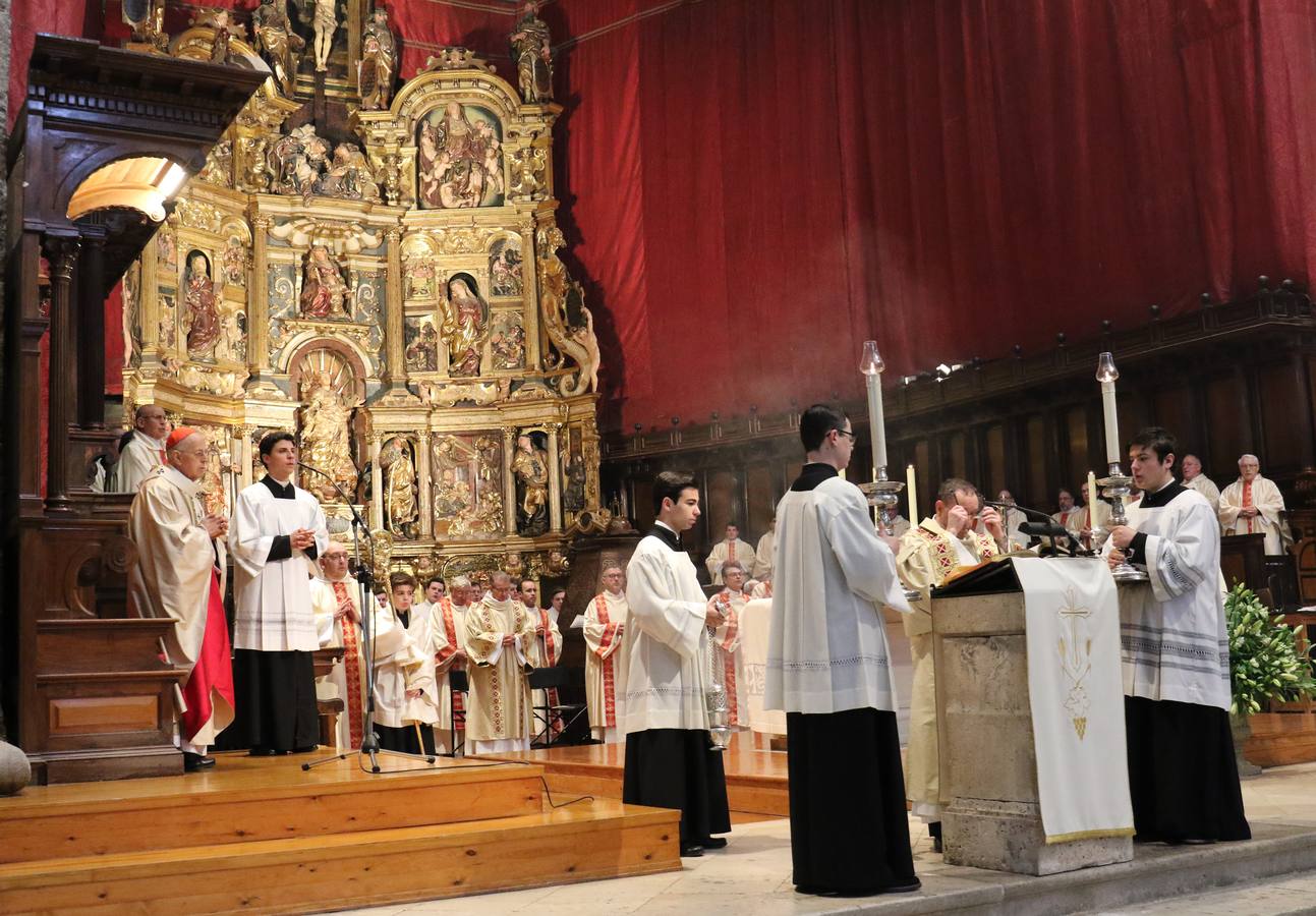 Fotos: Misa Crismal en la Catedral de Valladolid