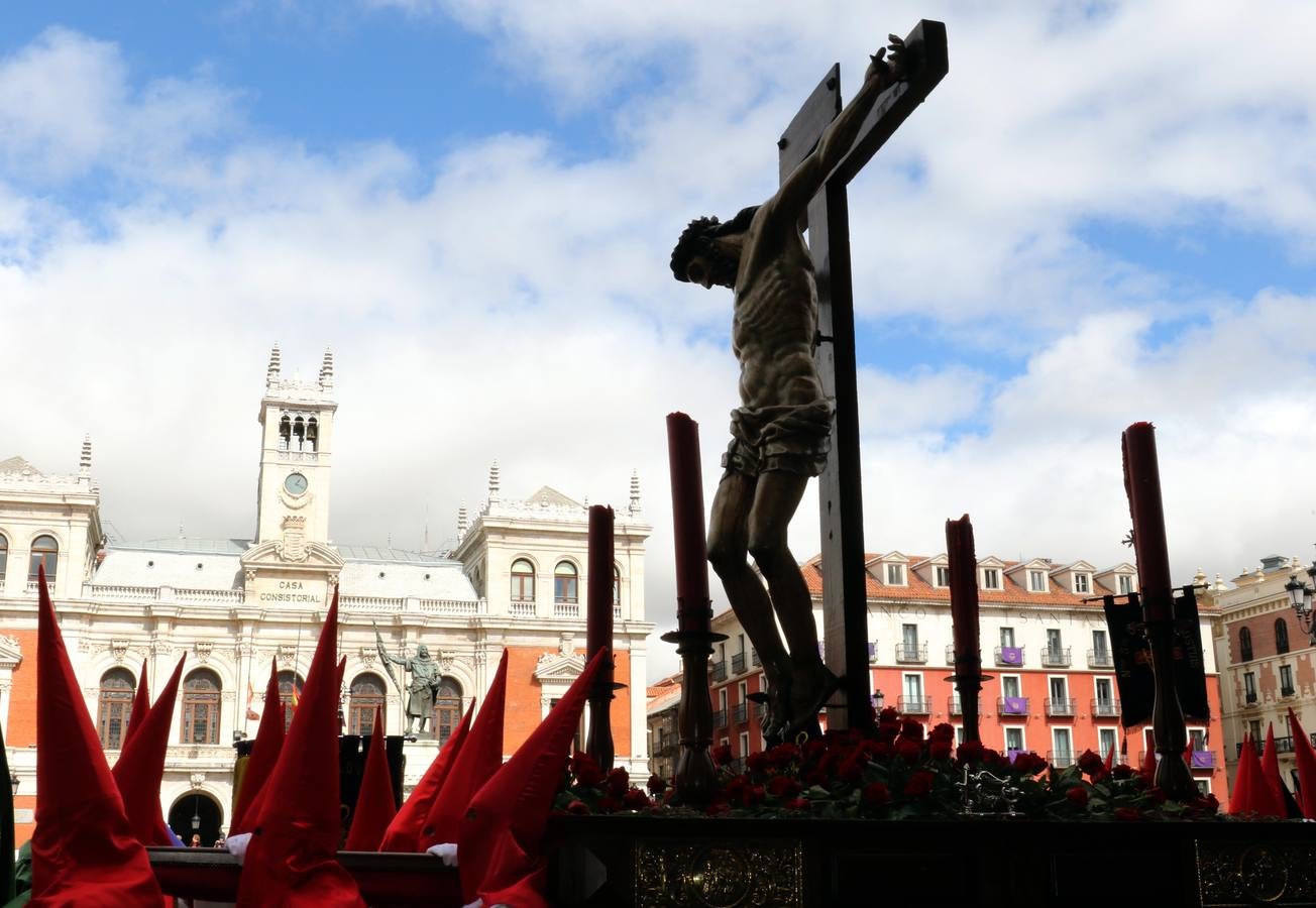 Por indicaciones del Museo Nacional de Escultura, las Siete Palabras no estuvieron representadas por los siete pasos, de forma que únicamente el Cristo de las Mercedes junto a los dos ladrones presidieron el acto