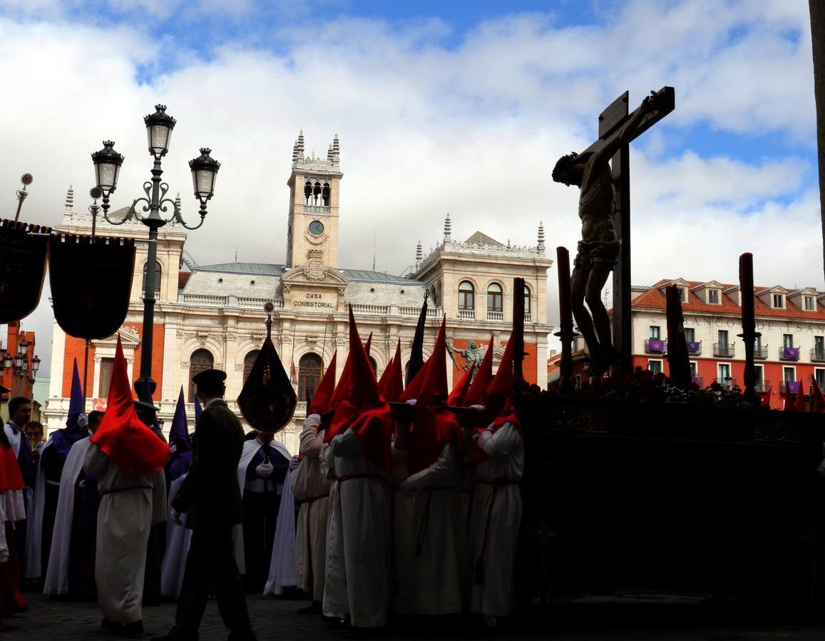 Por indicaciones del Museo Nacional de Escultura, las Siete Palabras no estuvieron representadas por los siete pasos, de forma que únicamente el Cristo de las Mercedes junto a los dos ladrones presidieron el acto