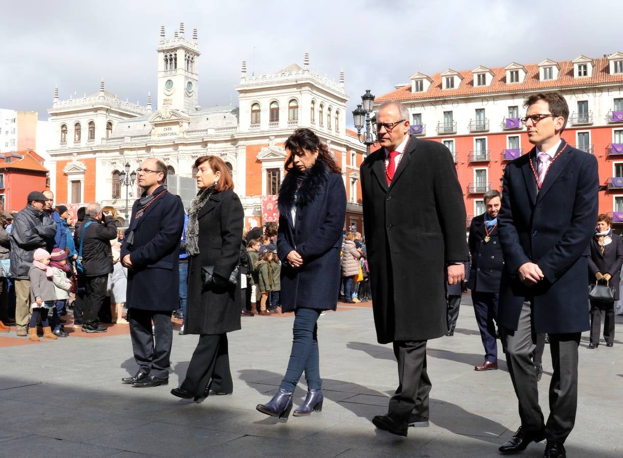 Por indicaciones del Museo Nacional de Escultura, las Siete Palabras no estuvieron representadas por los siete pasos, de forma que únicamente el Cristo de las Mercedes junto a los dos ladrones presidieron el acto