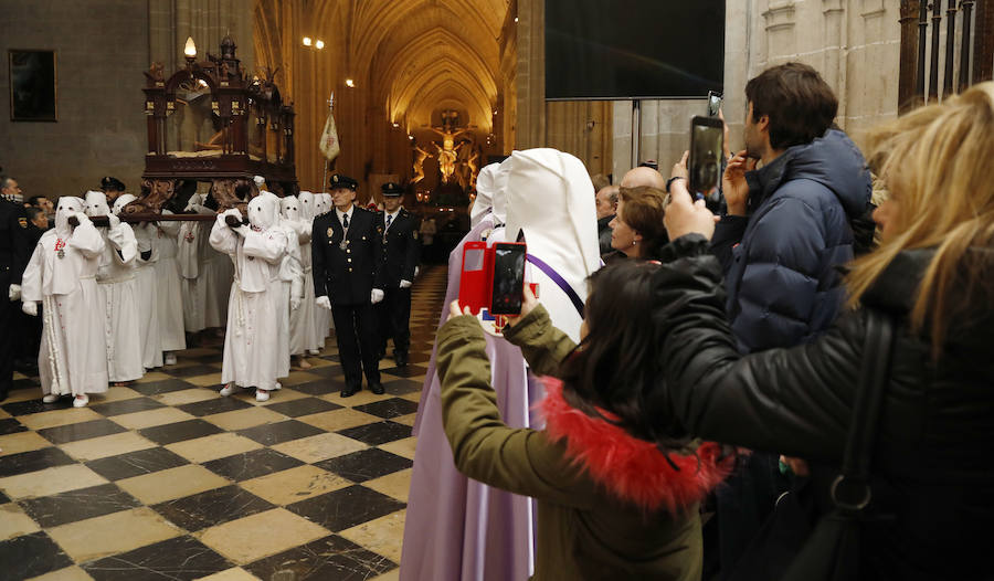 Fotos: Descendimiento y procesión del Santo Entierro en la catedral de Palencia