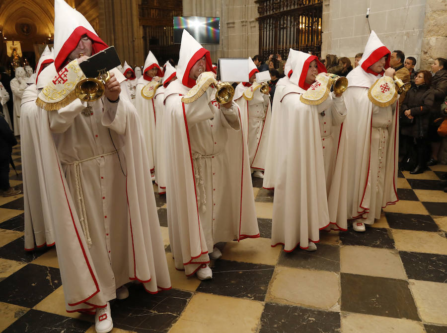 Fotos: Descendimiento y procesión del Santo Entierro en la catedral de Palencia