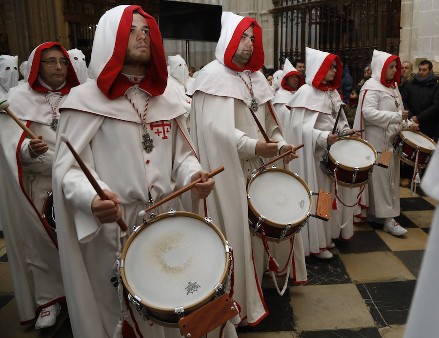 Fotos: Descendimiento y procesión del Santo Entierro en la catedral de Palencia