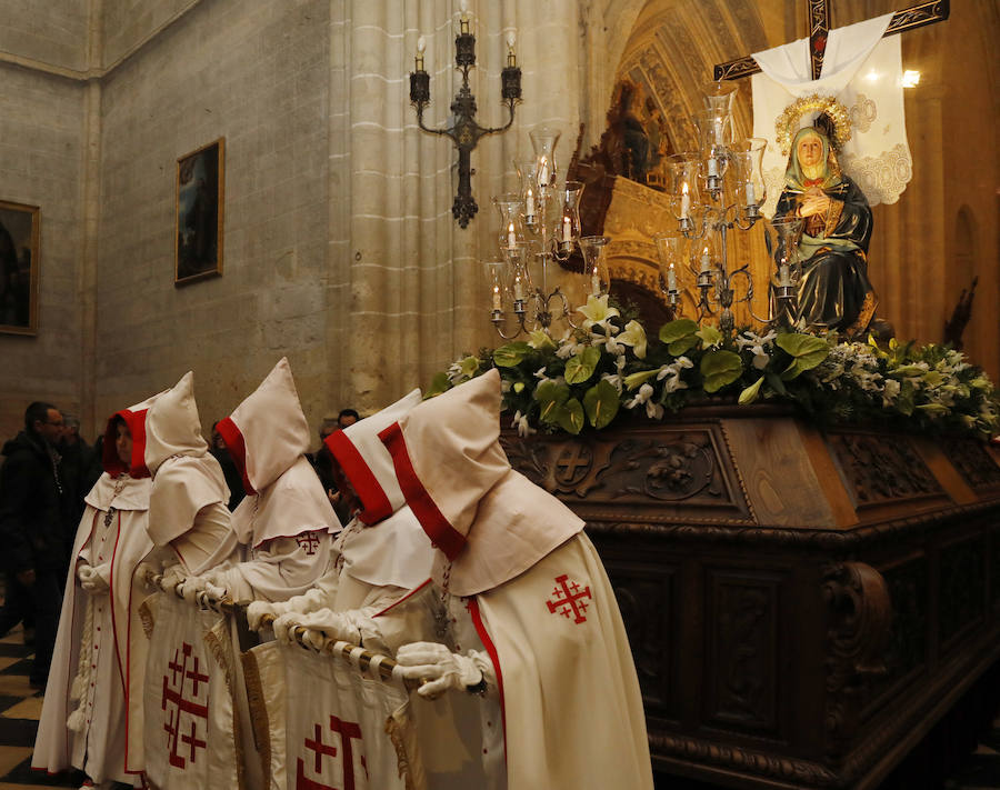 Fotos: Descendimiento y procesión del Santo Entierro en la catedral de Palencia