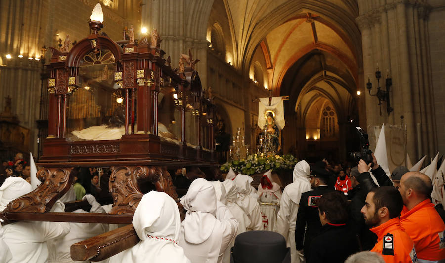 Fotos: Descendimiento y procesión del Santo Entierro en la catedral de Palencia