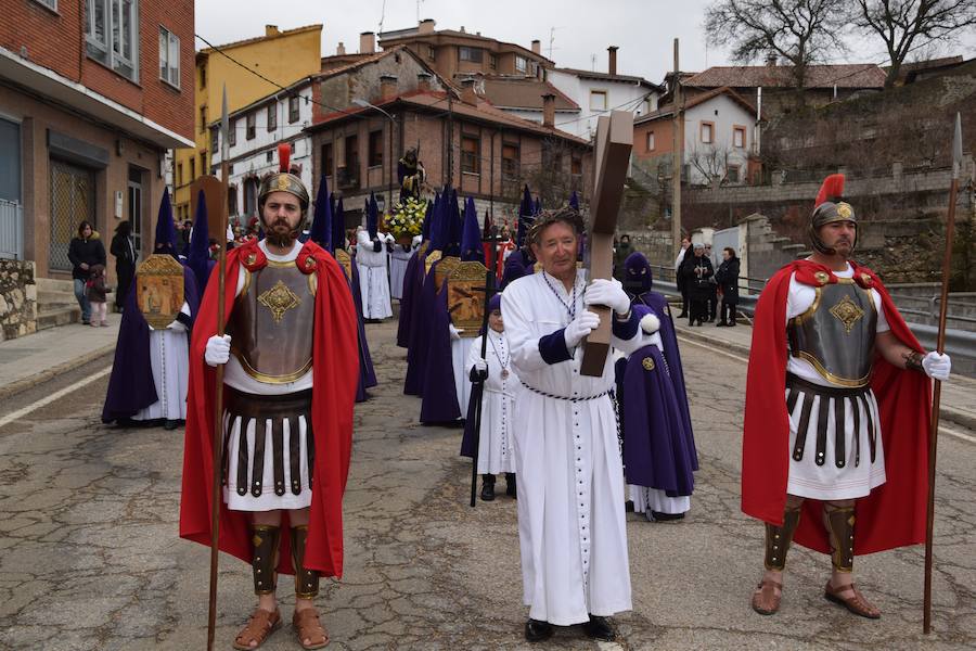 Fotos: La nieve impide la procesión general de Guardo, que sí celebra el Via Crucis