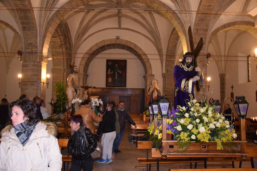 Fotos: La nieve impide la procesión general de Guardo, que sí celebra el Via Crucis