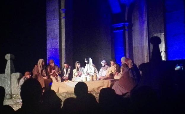 La Última Cena, en la que Jesús (interpretado por Miguel Ángel Luengo Martín) se dirigió a todos sus discípulos.