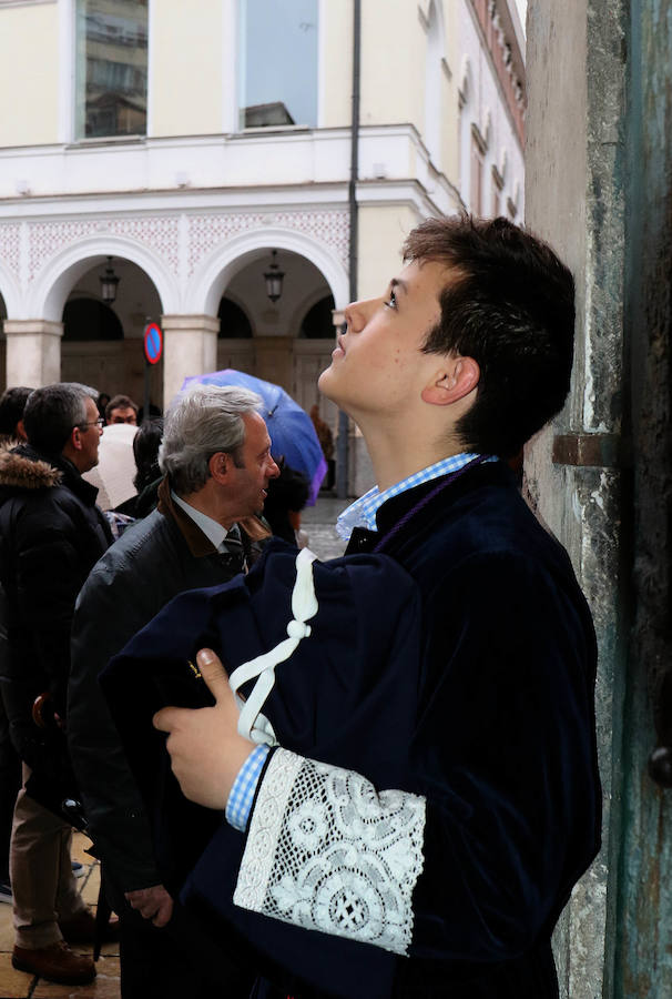 La Iglesia de la Vera Cruz, la iglesia de Nuestro Padre Jesús el Nazareno y la iglesia de las Angustias fueron algunas de las iglesias que abrieron sus puertas para poder ver las imágenes ya que por la lluvia no pudieron hacer su recorrido por las calles vallisoletanas. 
