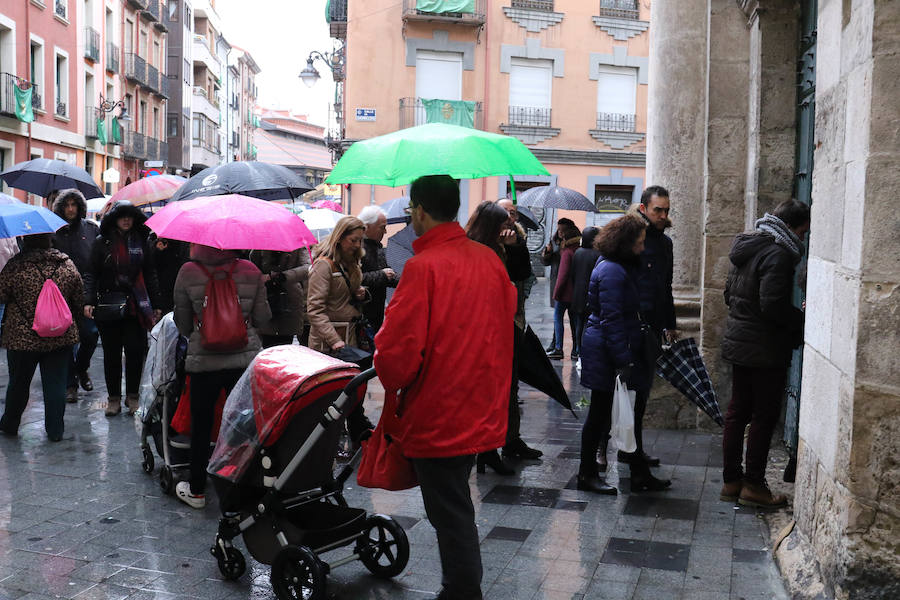 La Iglesia de la Vera Cruz, la iglesia de Nuestro Padre Jesús el Nazareno y la iglesia de las Angustias fueron algunas de las iglesias que abrieron sus puertas para poder ver las imágenes ya que por la lluvia no pudieron hacer su recorrido por las calles vallisoletanas. 