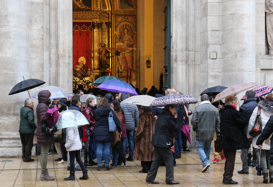 La Iglesia de la Vera Cruz, la iglesia de Nuestro Padre Jesús el Nazareno y la iglesia de las Angustias fueron algunas de las iglesias que abrieron sus puertas para poder ver las imágenes ya que por la lluvia no pudieron hacer su recorrido por las calles vallisoletanas. 