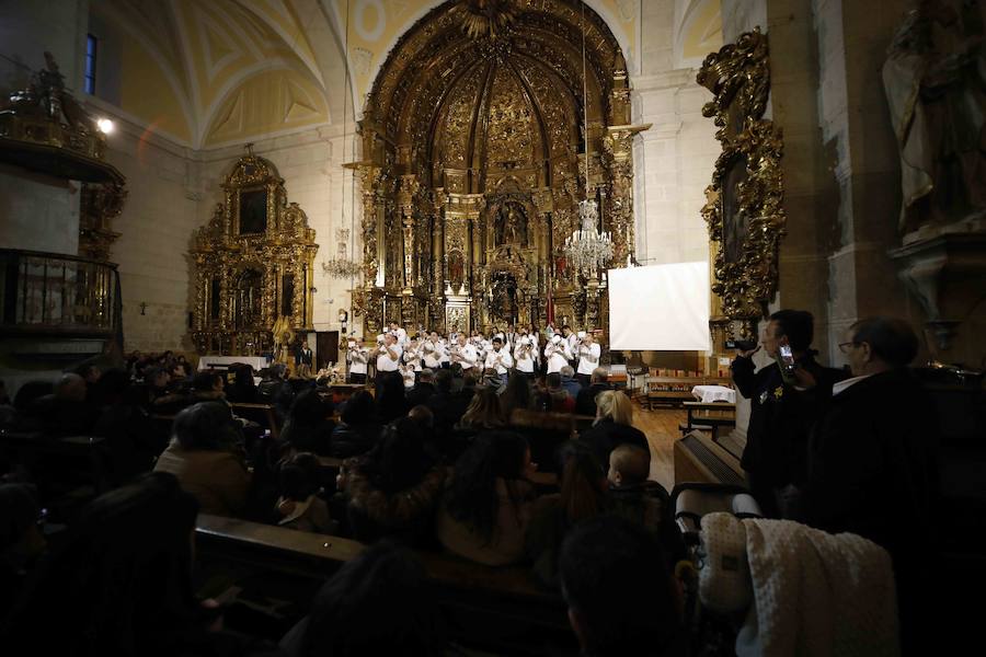 La lluvia, que empezó a caer a media tarde, hizo imposible que la Procesión Penitencial General del Viernes Santo se celebrase ayer en Peñafiel. 