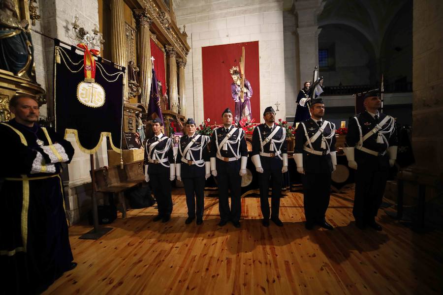 La lluvia, que empezó a caer a media tarde, hizo imposible que la Procesión Penitencial General del Viernes Santo se celebrase ayer en Peñafiel. 