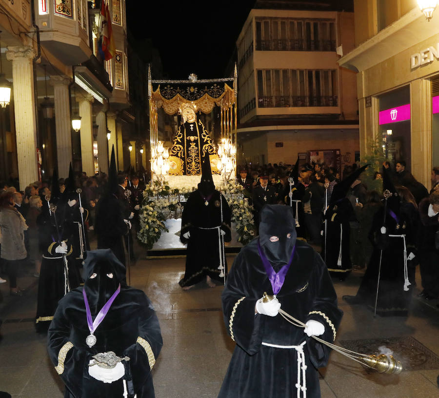 Fotos: La Virgen de la Soledad llena las calles de Palencia